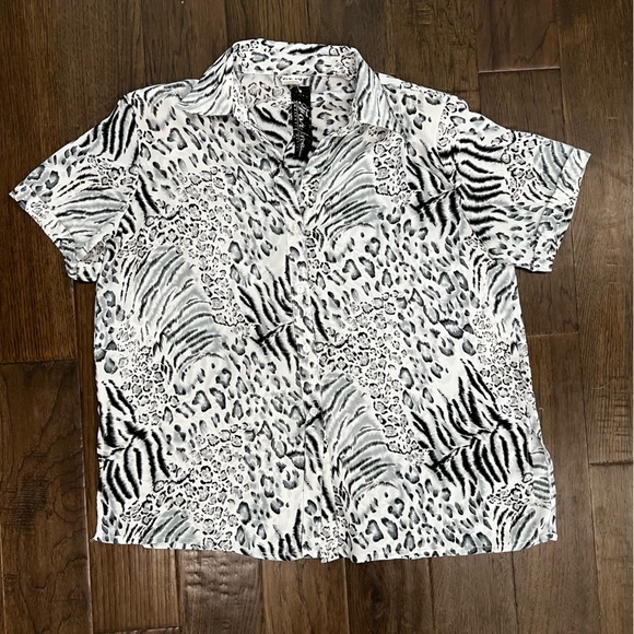 For Me Short Sleeve Blouse with Shoulder Pads - Picture 9 of 14